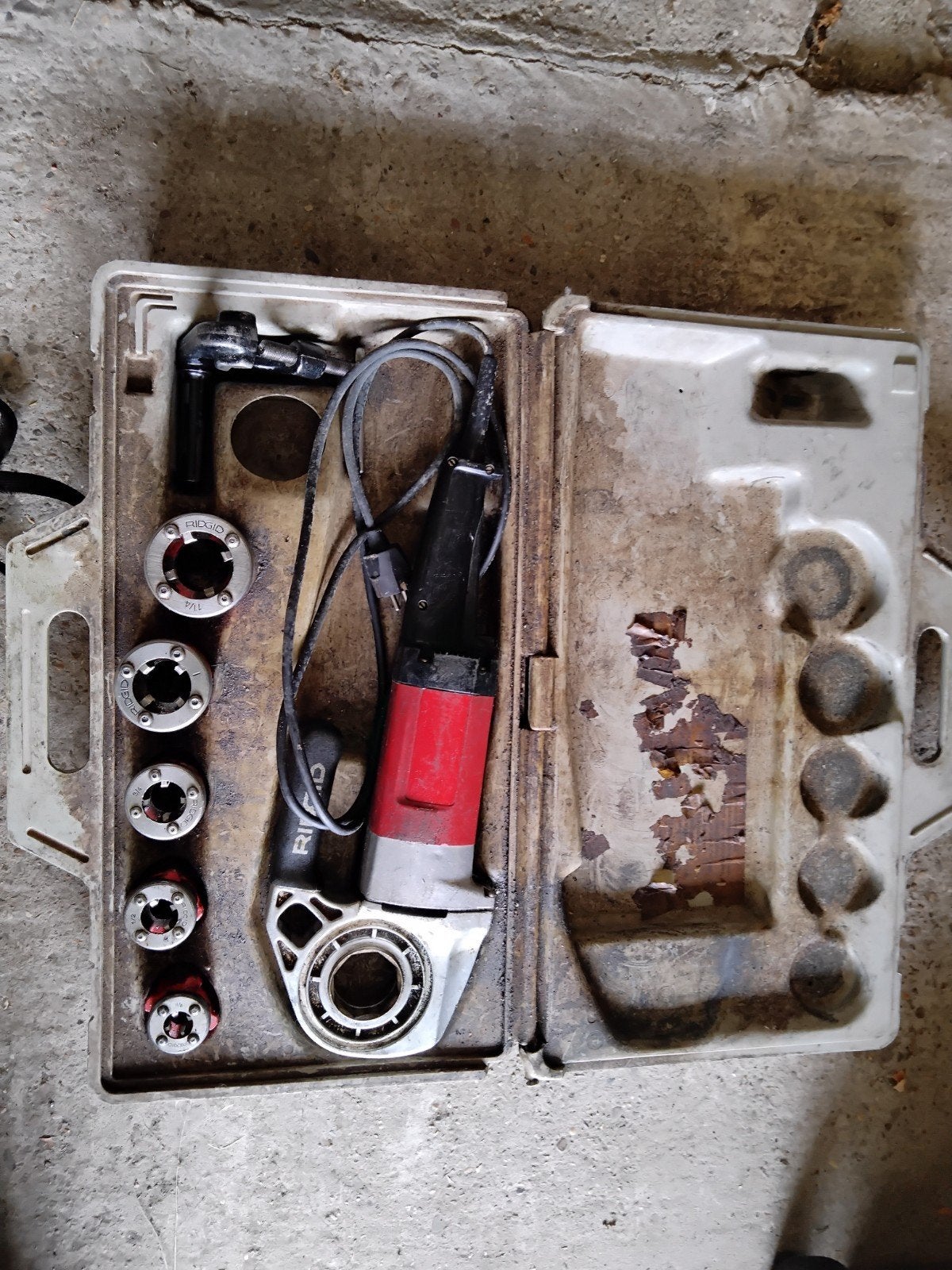 Ridgid 600. Elektrische buizensnijder met 5 koppen., Doe-het-zelf en Bouw, Gereedschap | Boormachines, Ophalen