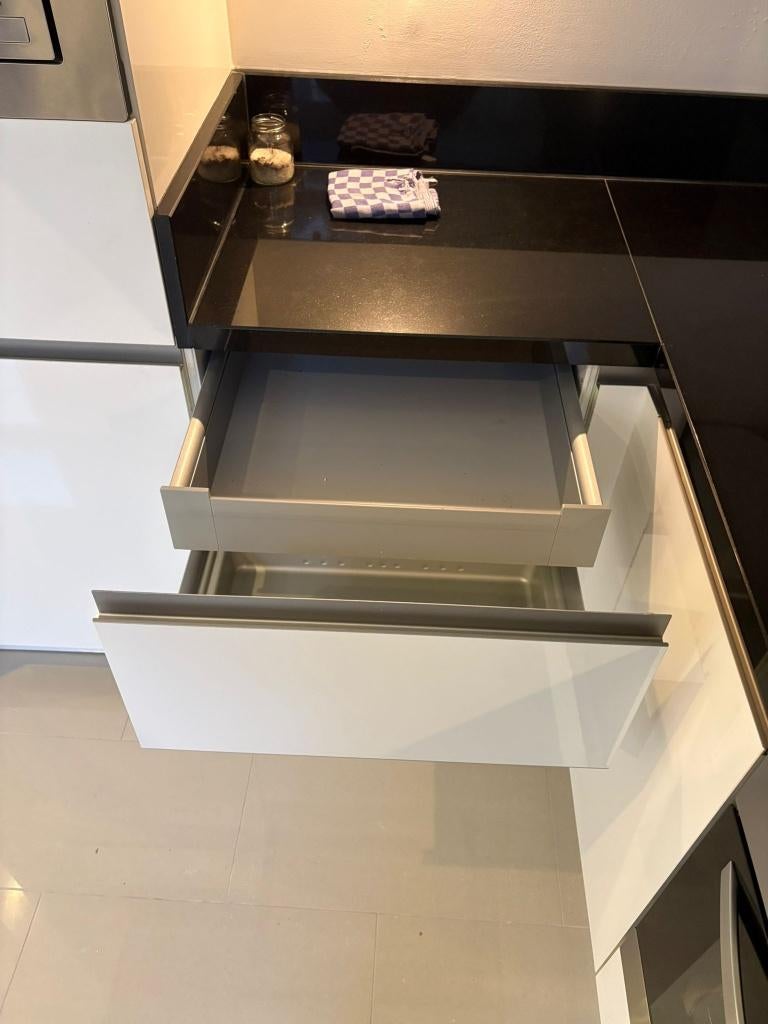 Luxe greeploze hoogglans keuken+composiet blad GEDEMONTEERD, Enlèvement ou Envoi, Composite, Comme neuf, Sans poignée