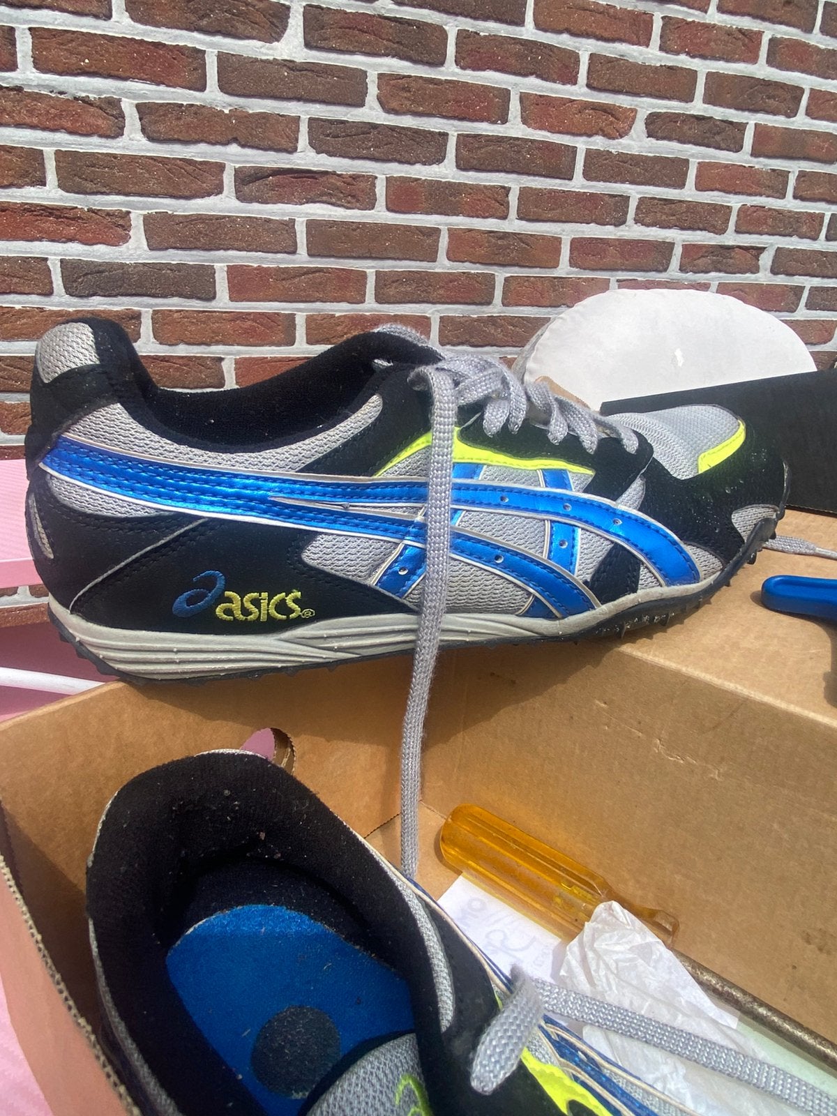 Spikes atletiek maat 42, Enlèvement, Utilisé