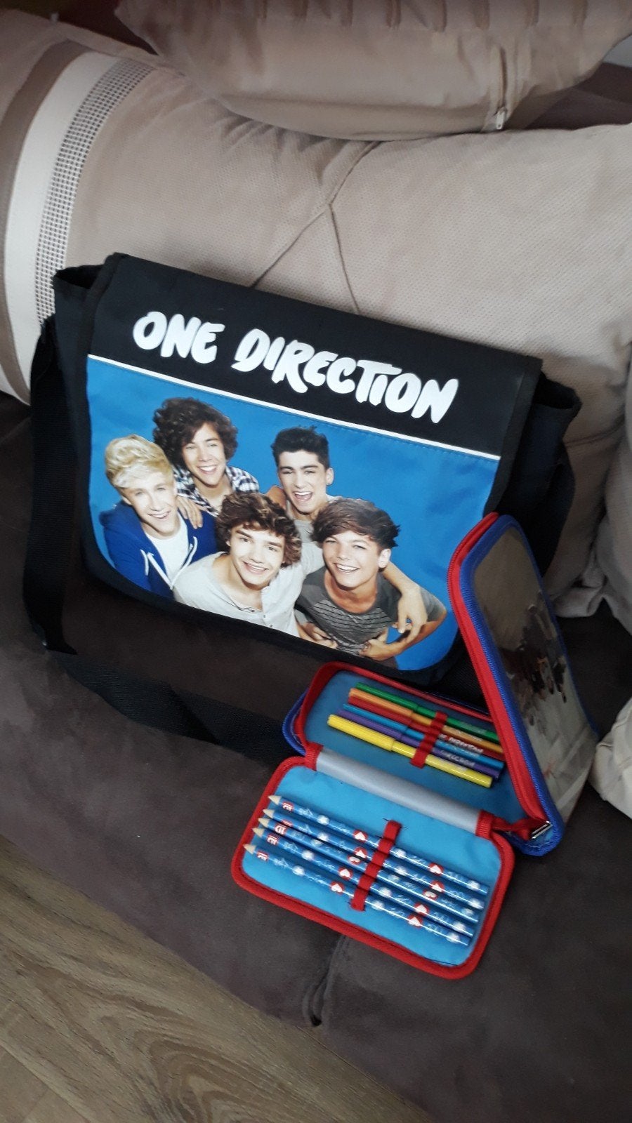 sac bandoulière one direction neuf avec la trousse, Boeken, Film, Tv en Media, Ophalen