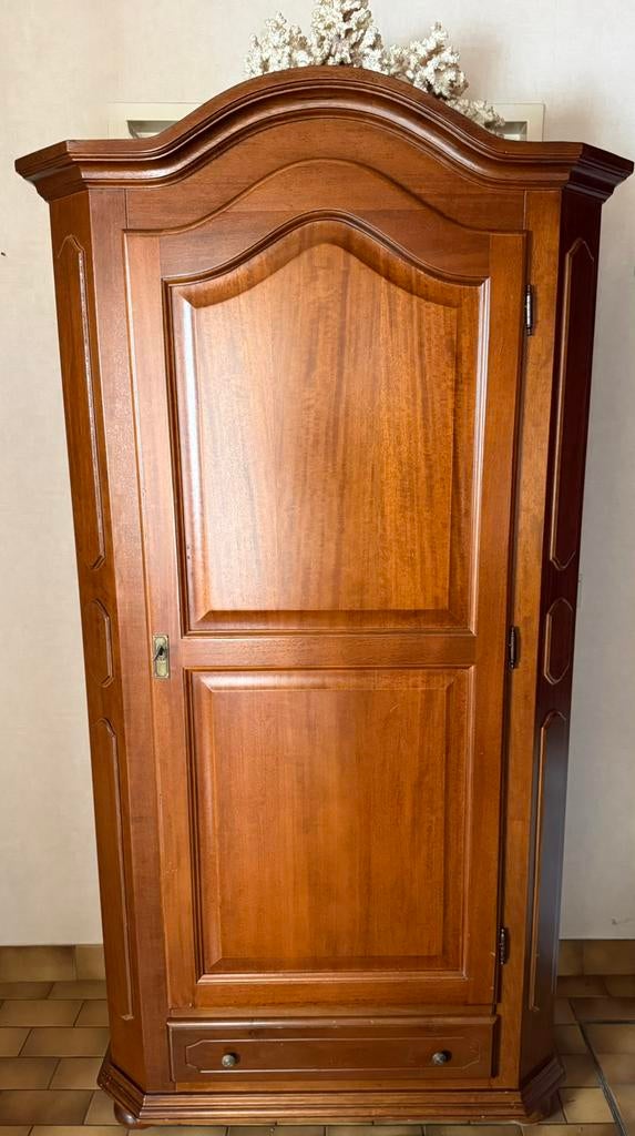 Mooie dressing kast kerselaar, Ophalen