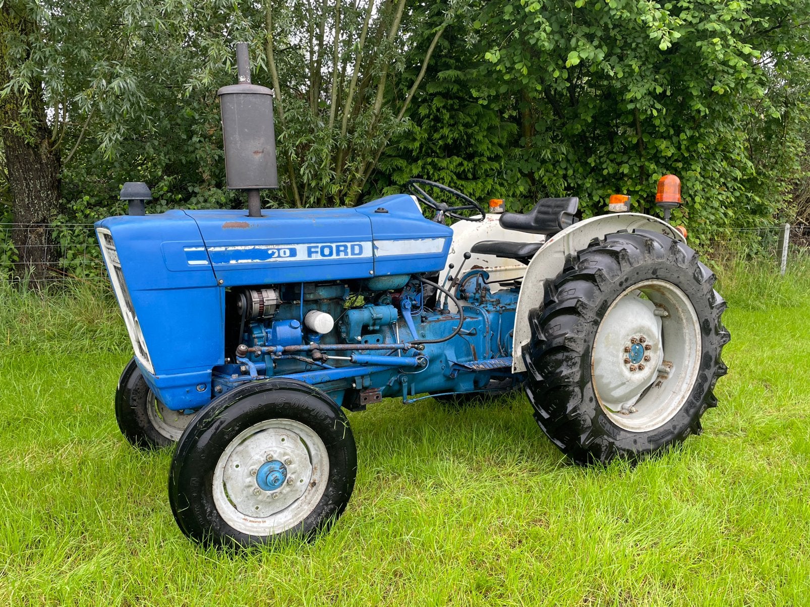 ford 2000 tractor met vernieuwde motor, Ophalen, Ford