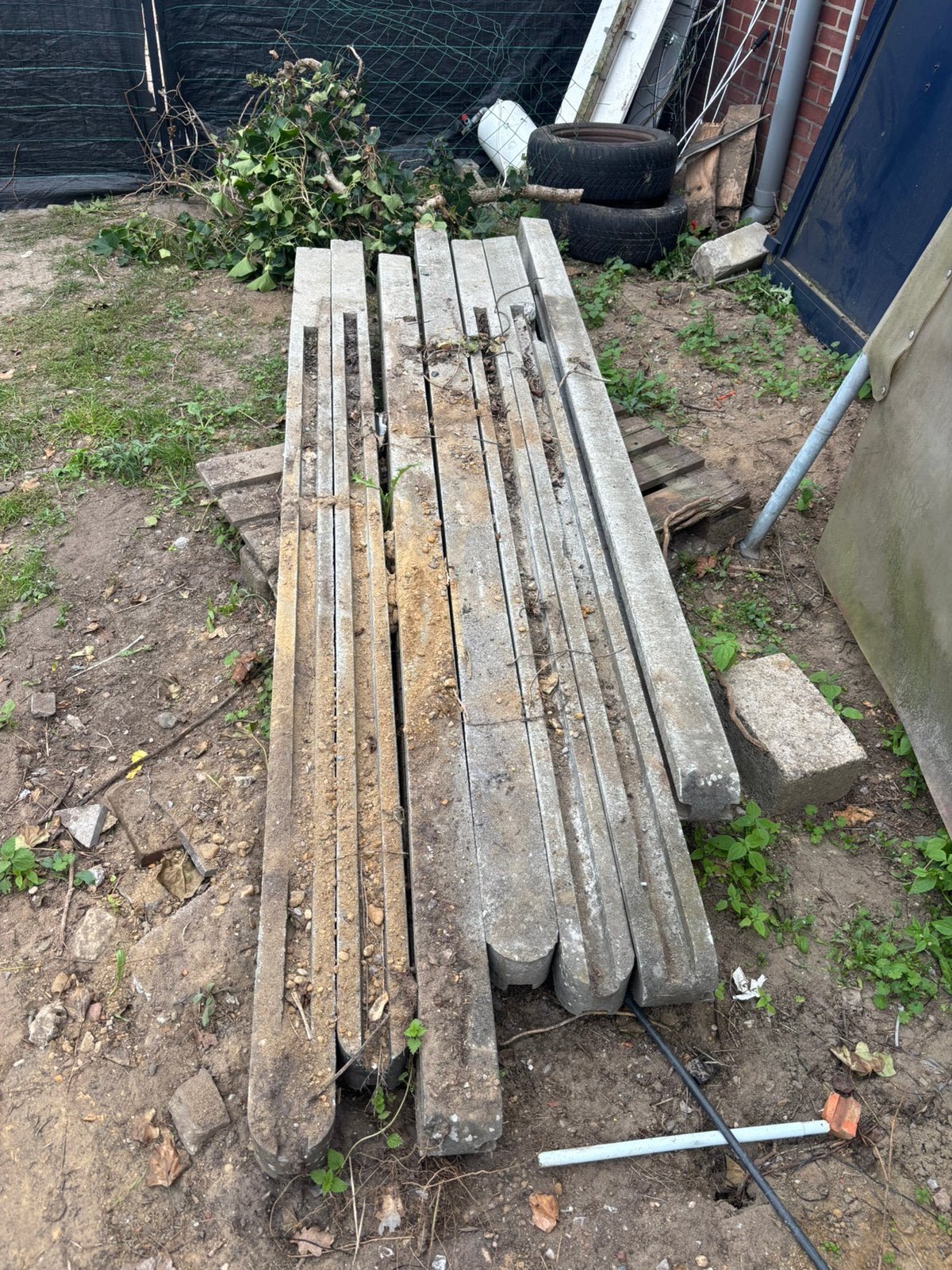 Betonnen palen voor beschutting of omheining, Tuin en Terras, Ophalen, Zo goed als nieuw, Palen