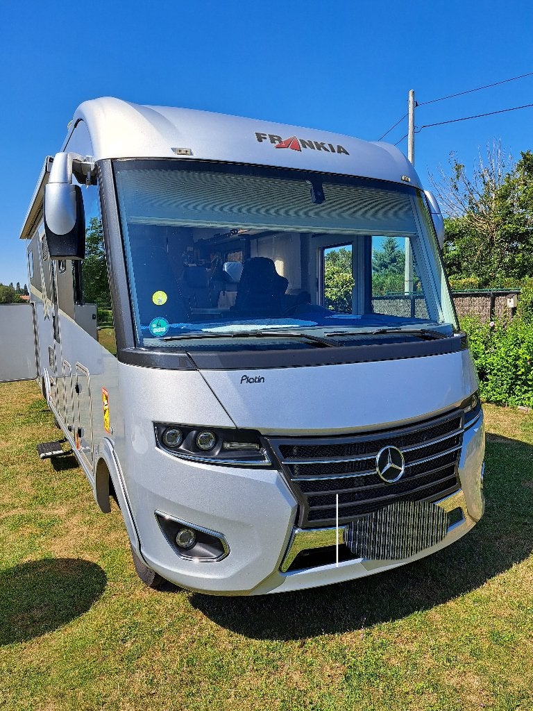 Frankia Mercedes Platin 7900 5.5T, Vloeistofverwarming, Diesel, 8 tot 9 meter, L-zit