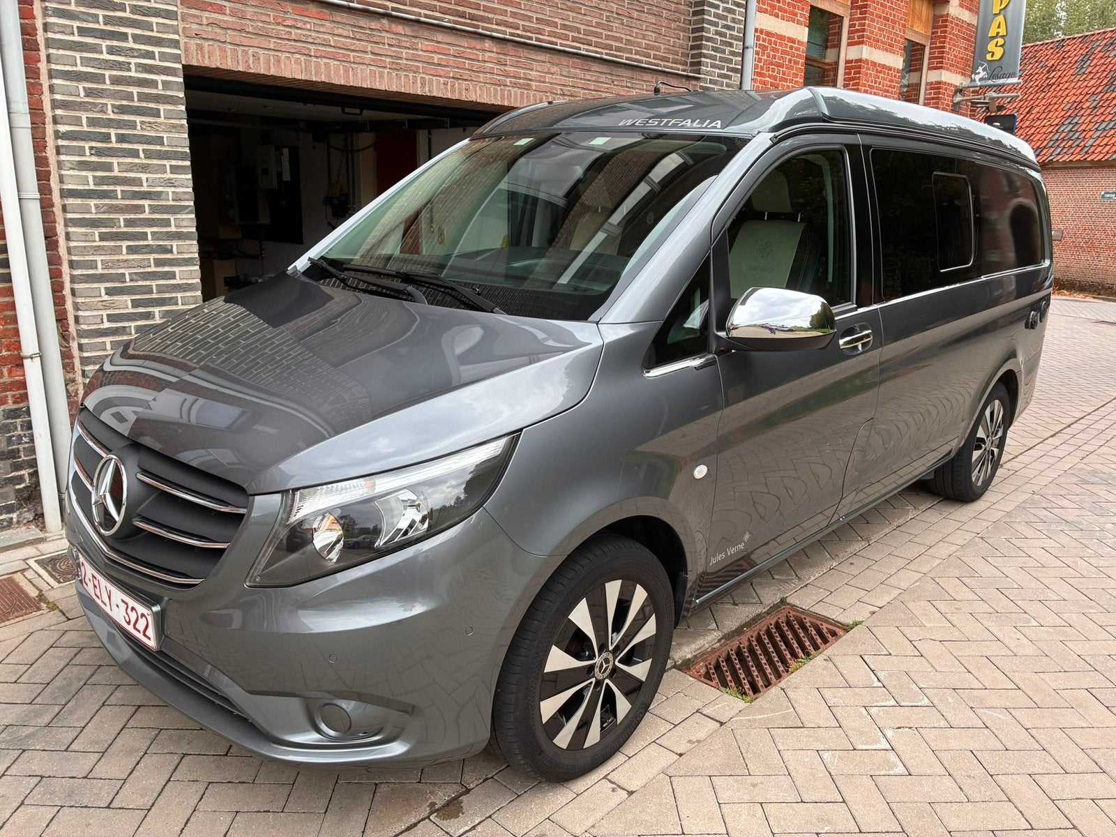 Minivan Jules Verne 190 pk 4x4 motorhome, Buscamper of Camperbus, Ringverwarming, Douche, Diesel