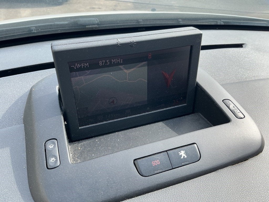 ECRAN GPS Peugeot 3008 I (0U / HU) (|6593P9|), Kontakt-peugeot@peugeot.com, Utilisé, Peugeot Deutschland GmbH, Bahnhofsplatz
65423  Rüsselsheim, DE