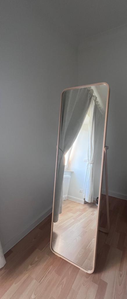 Spiegel, vrij staand, Ikea, beige (licht)  hout, Huis en Inrichting, Woonaccessoires | Spiegels, Ophalen, Zo goed als nieuw
