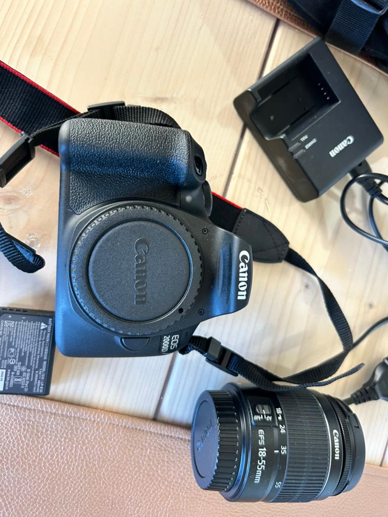 Canon eos 2000D, Audio, Tv en Foto, Ophalen, Zo goed als nieuw, Canon