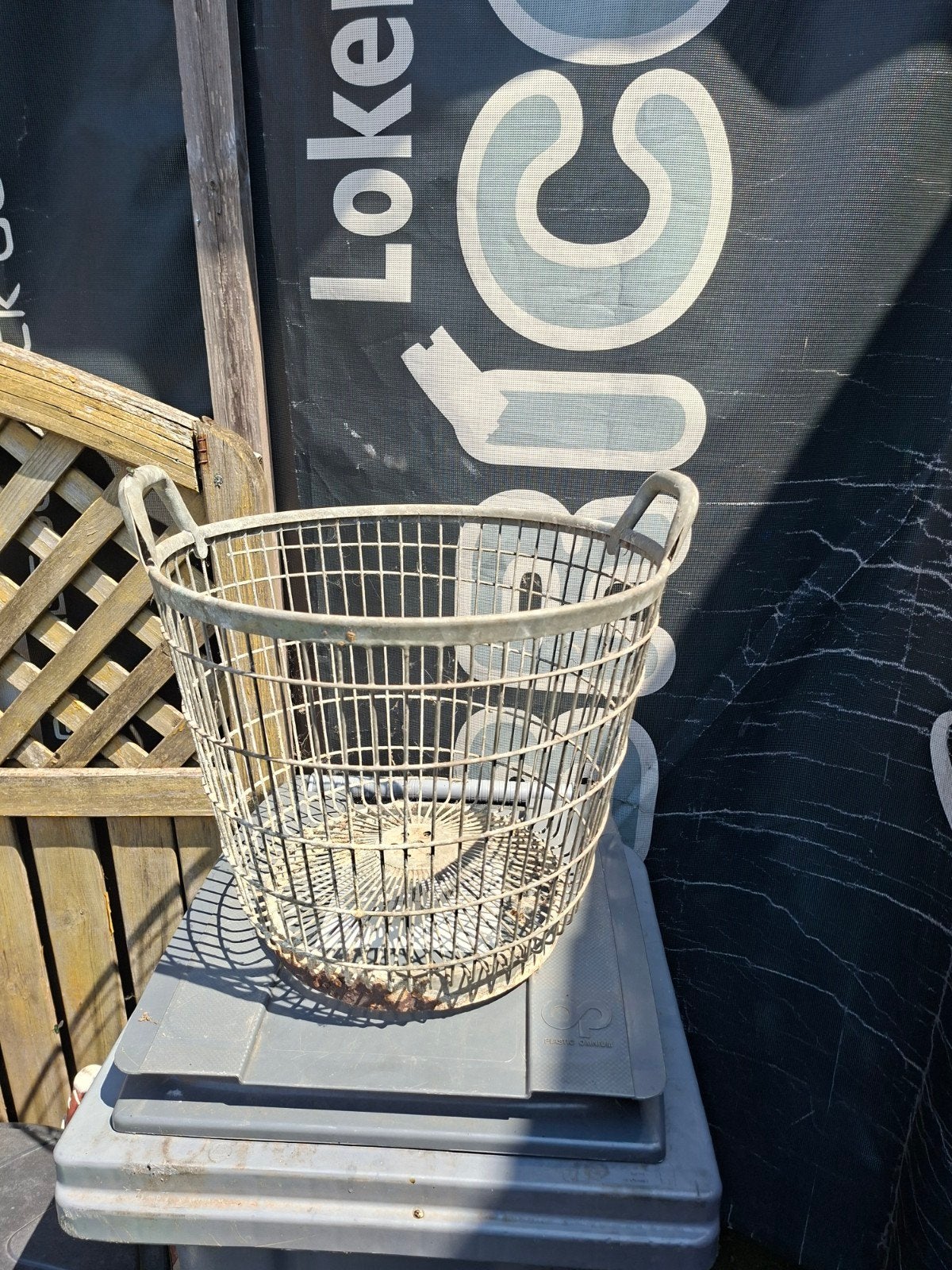 Ijzer mand, Ophalen