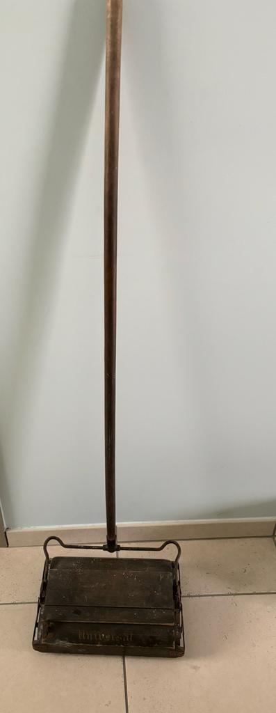 Vintage Bissell's Universal Mechanische Tapijtreiniger, Ophalen