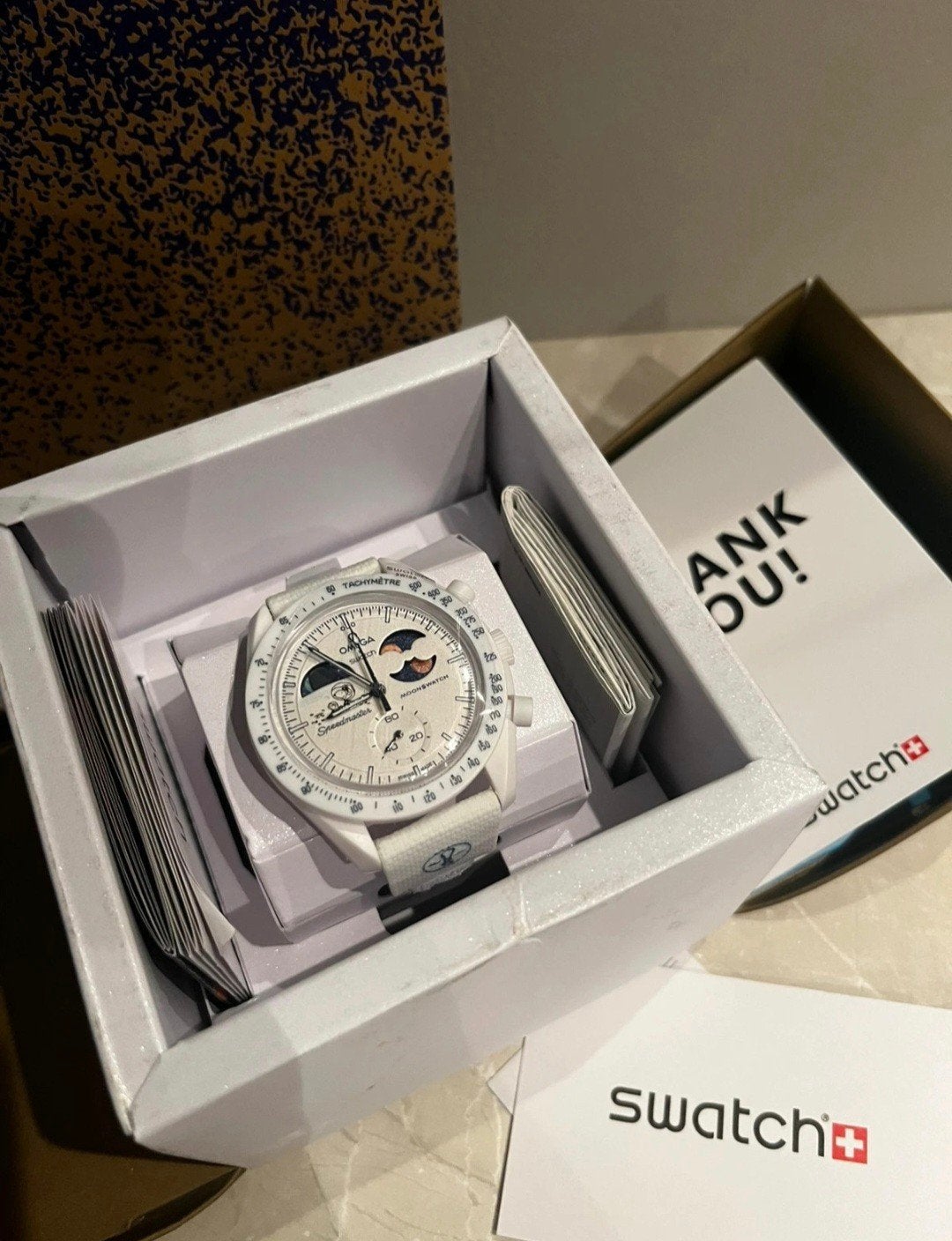 Mission Omega x Swatch vers la phase terrestre. Nouveau avec, Bijoux, Sacs & Beauté, Enlèvement ou Envoi