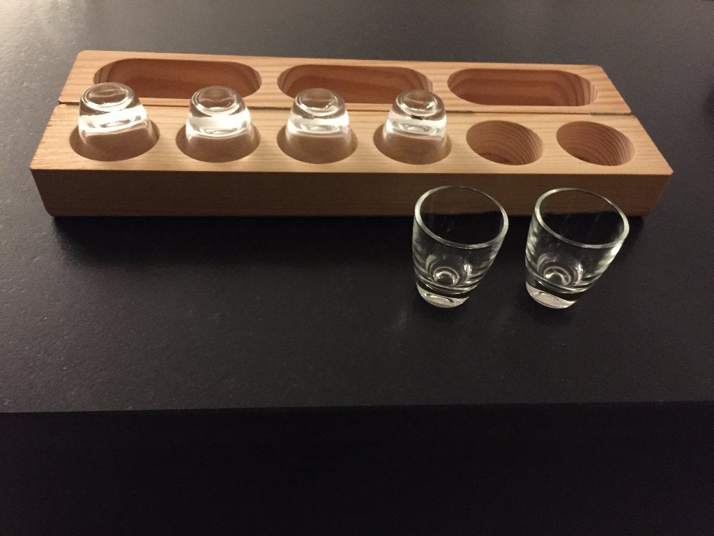 Jeneverglaasjes in houten koffertje 20€, Ophalen, Glas