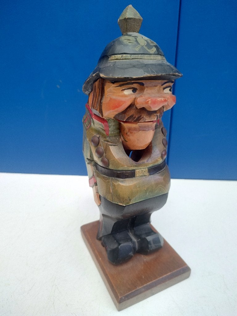 Houten notenkraker , soldaat Pickelhaube , hoogte 26 cm, Verzenden