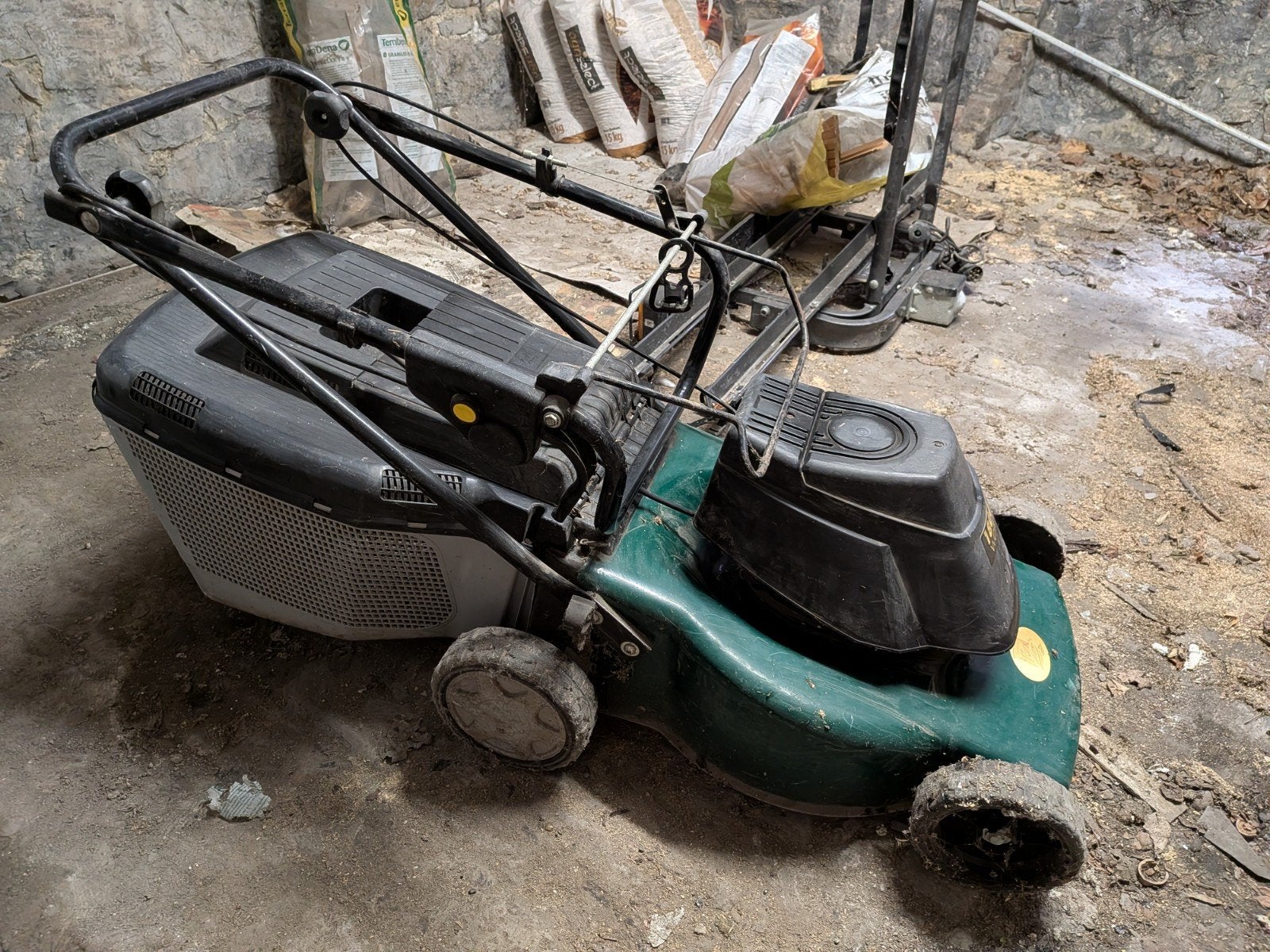 tondeuse avec fils 1800 W autotractée, Enlèvement