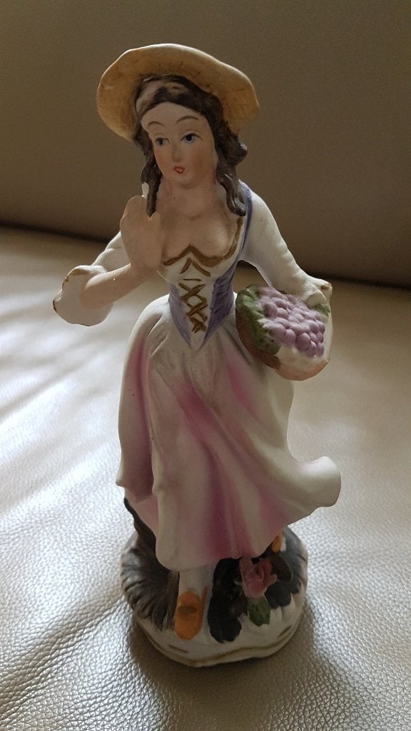 Beeldje meisje met mandje, Ophalen, Nieuw, Mens