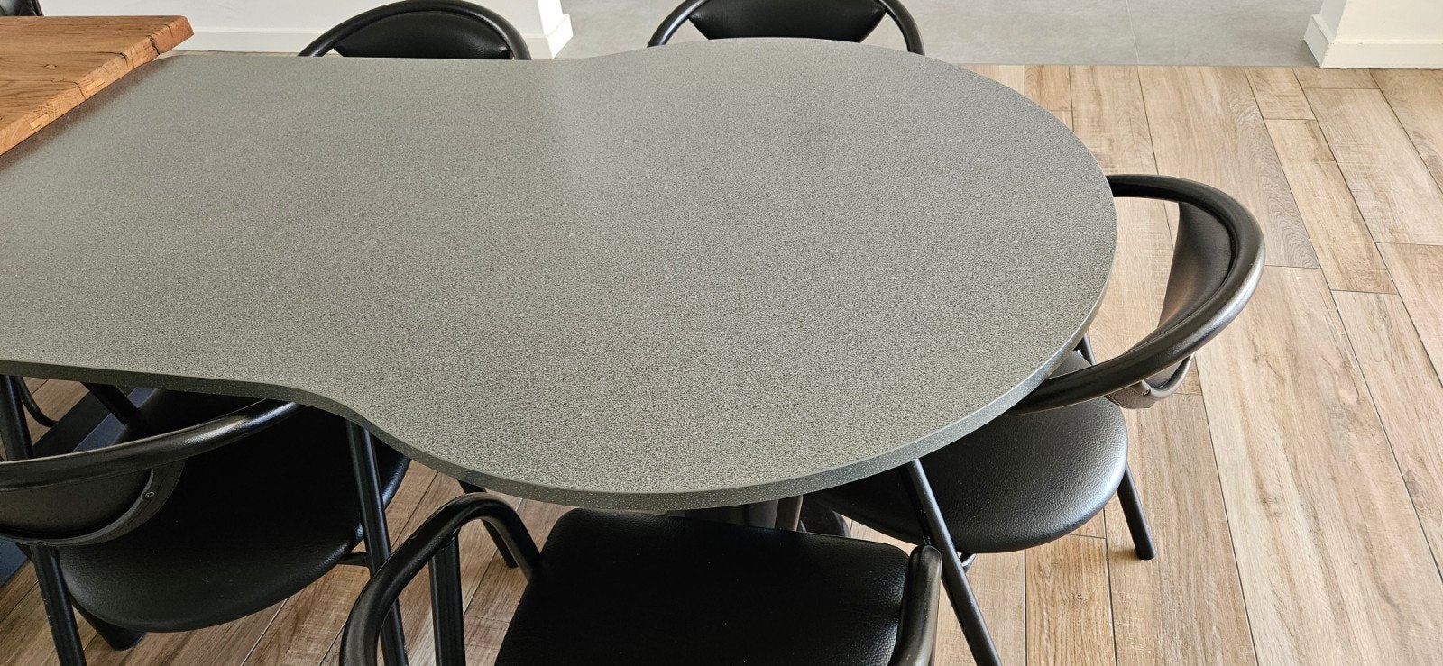 Keuken tafel, Ophalen