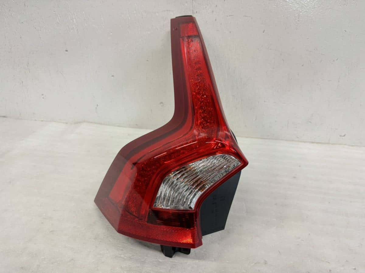 Feu arri re Volvo feu gauche NOUVEAU original 31395928, Neuf, Gunnar Engellaus vag 8
405 31  Gothenburg, SE, Info@volvocars.com