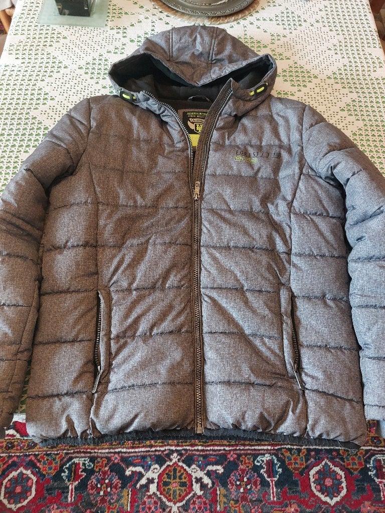 GRIJZE WINTERVEST HERE&THERE maat 170, Kinderen en Baby's, Kinderkleding | Maat 170, Ophalen, Trui of Vest, Zo goed als nieuw