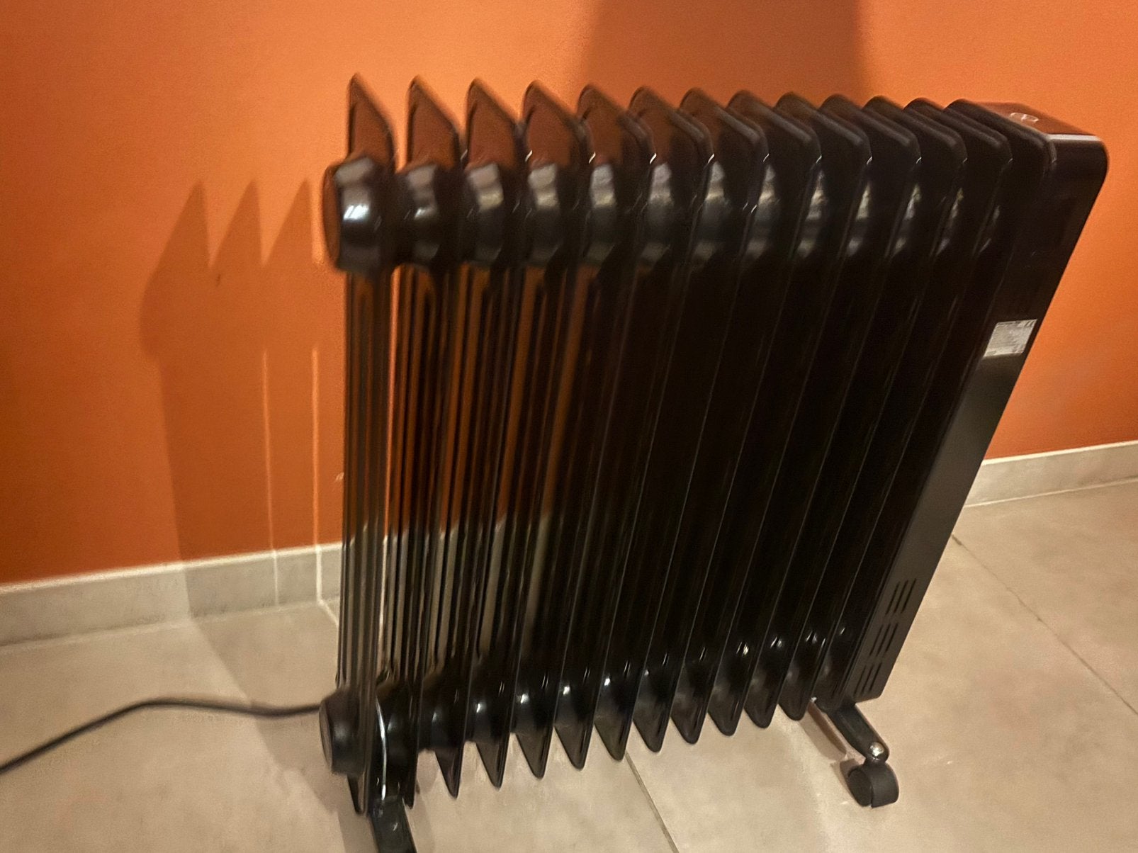 Mobiele radiator FUAVE Bergen 2500 zwart (nog 4 stuks), Ophalen, Zo goed als nieuw, 800 watt of meer, Thermostaat