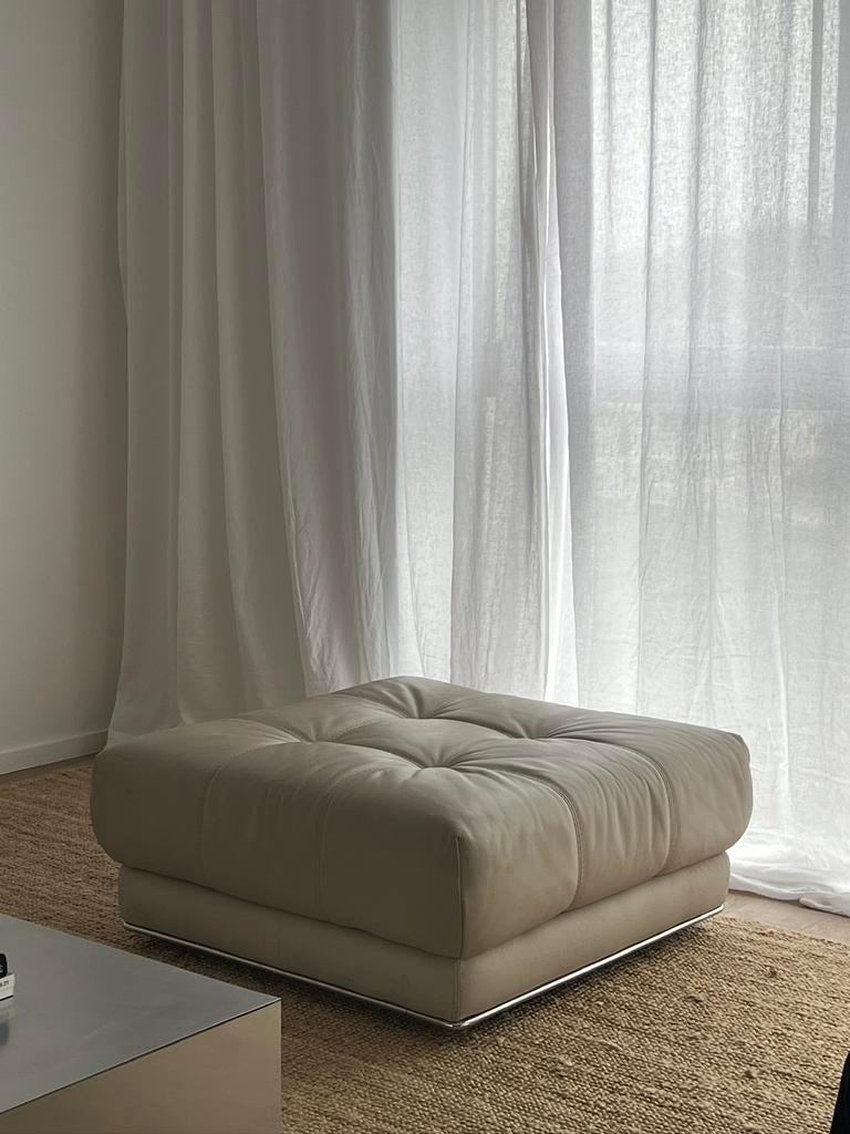 Vintage lederen ottoman / poef, Maison & Meubles, Canapés | Repose-pieds & Poufs, Comme neuf, Cuir, Enlèvement