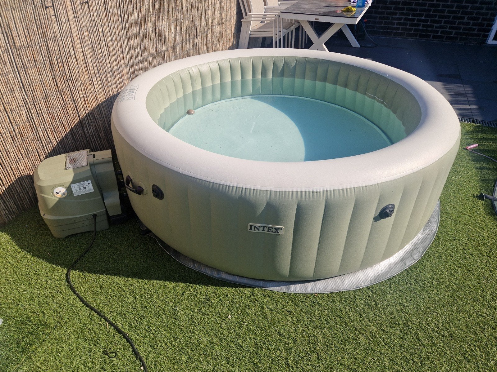 Intex jacuzzi 6 personen olijfgroen, Ophalen, Zo goed als nieuw, Afdekzeil, Opblaasbaar