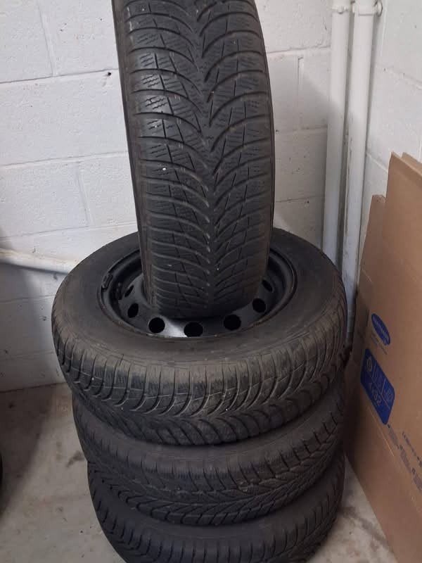 4 roues montées pneus hivers, Enlèvement