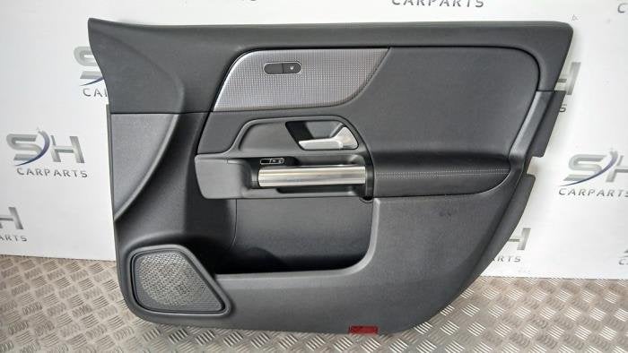 Portierbekleding 4Deurs rechts-voor van een Mercedes GLA, Gebruikt, -, Ophalen of Verzenden, -