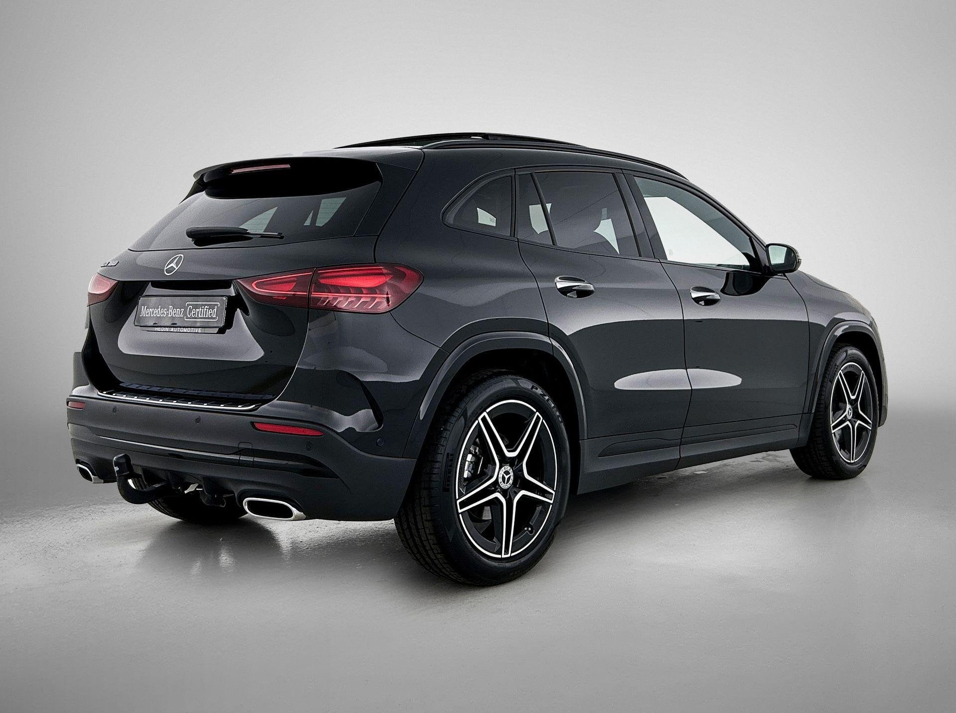 Mercedes-Benz GLA-Klasse 180 AMG Line | Panoramisch Dak | Tr, Auto's, Mercedes-Benz, Stof, Gebruikt, 4 cilinders, 136 pk