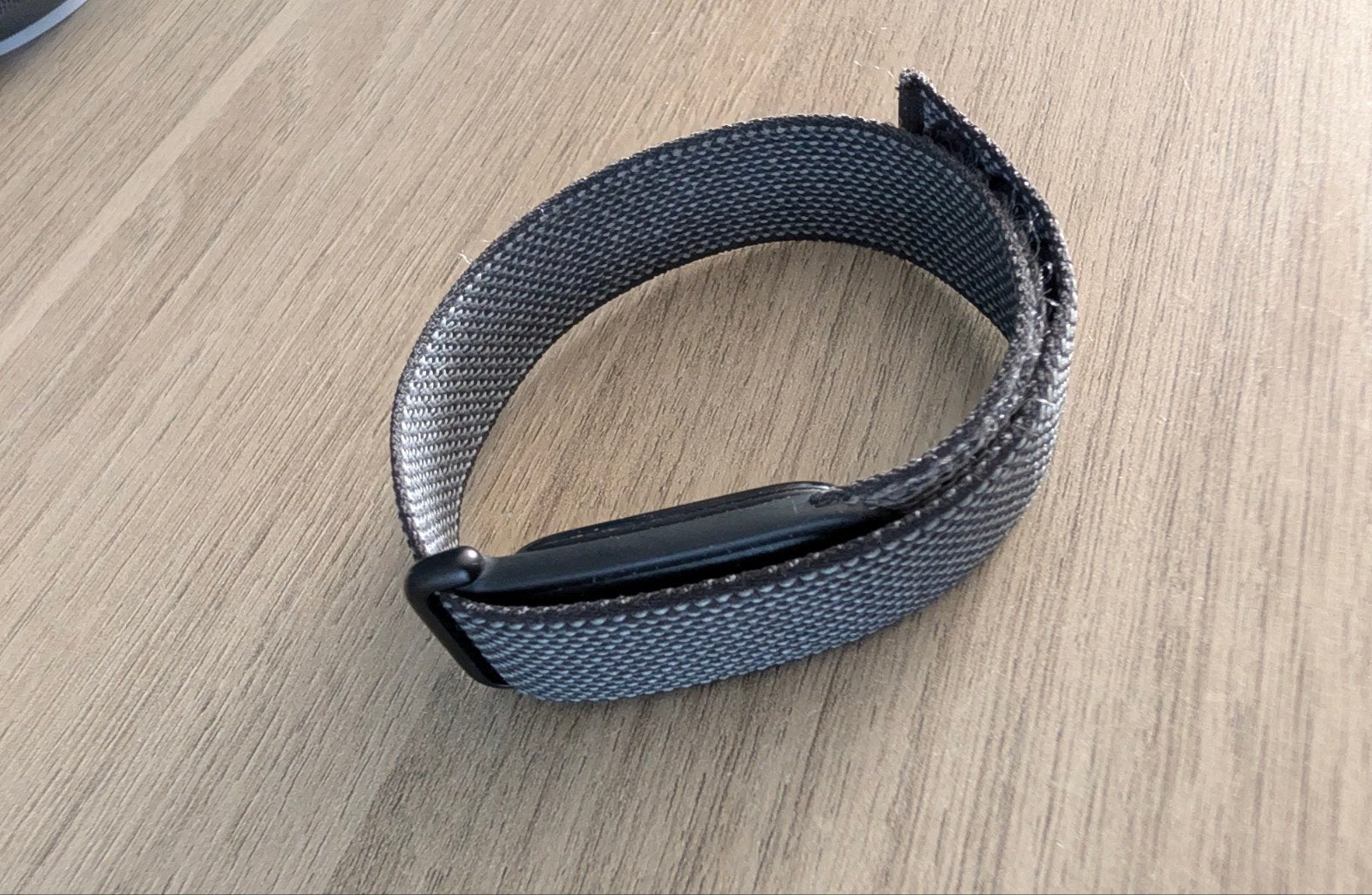Google Fitbit air donker grijs, Bijoux, Sacs & Beauté, Étanche, Google, Gris, Enlèvement ou Envoi