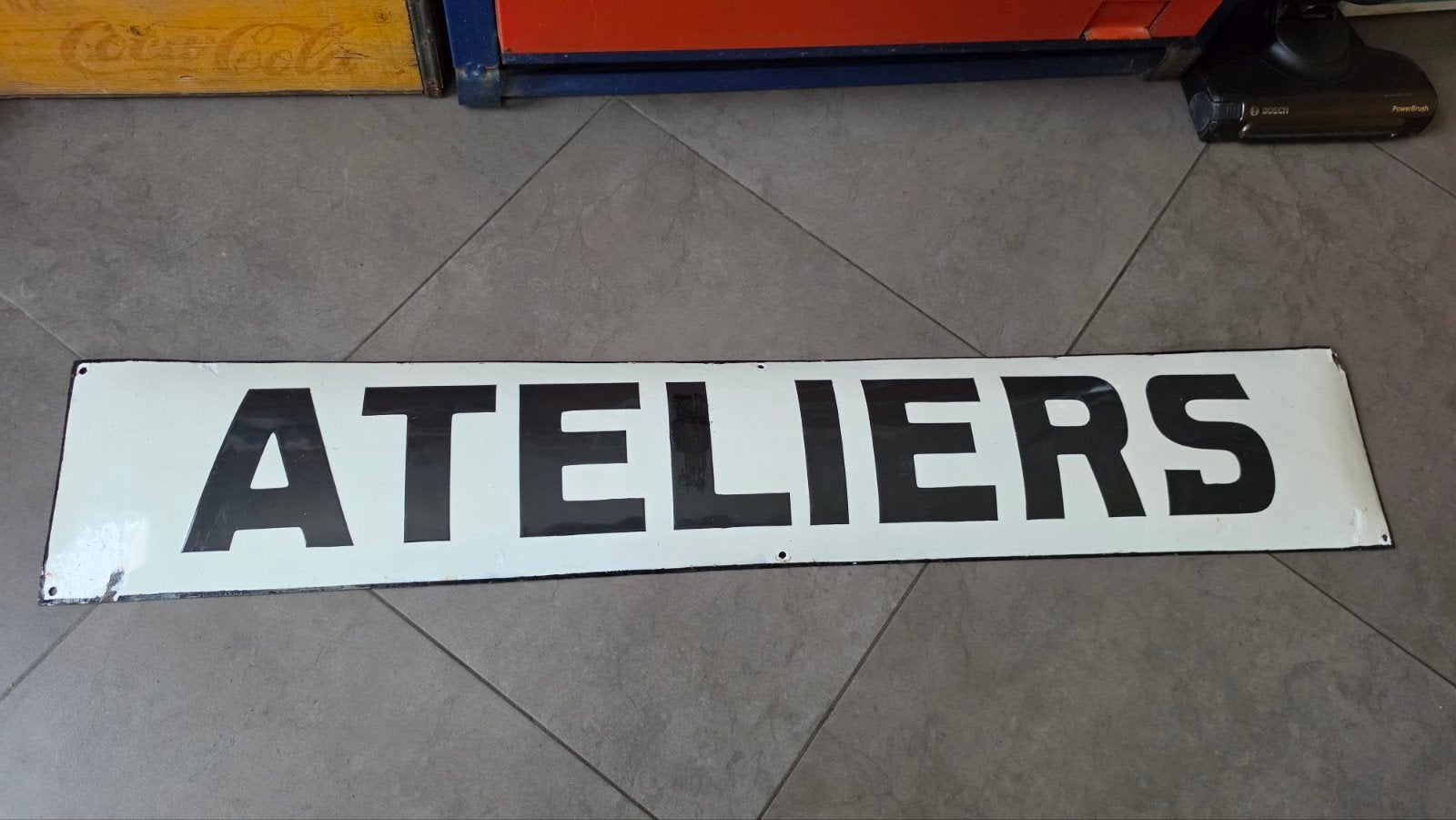plaque email bomber, Enlèvement