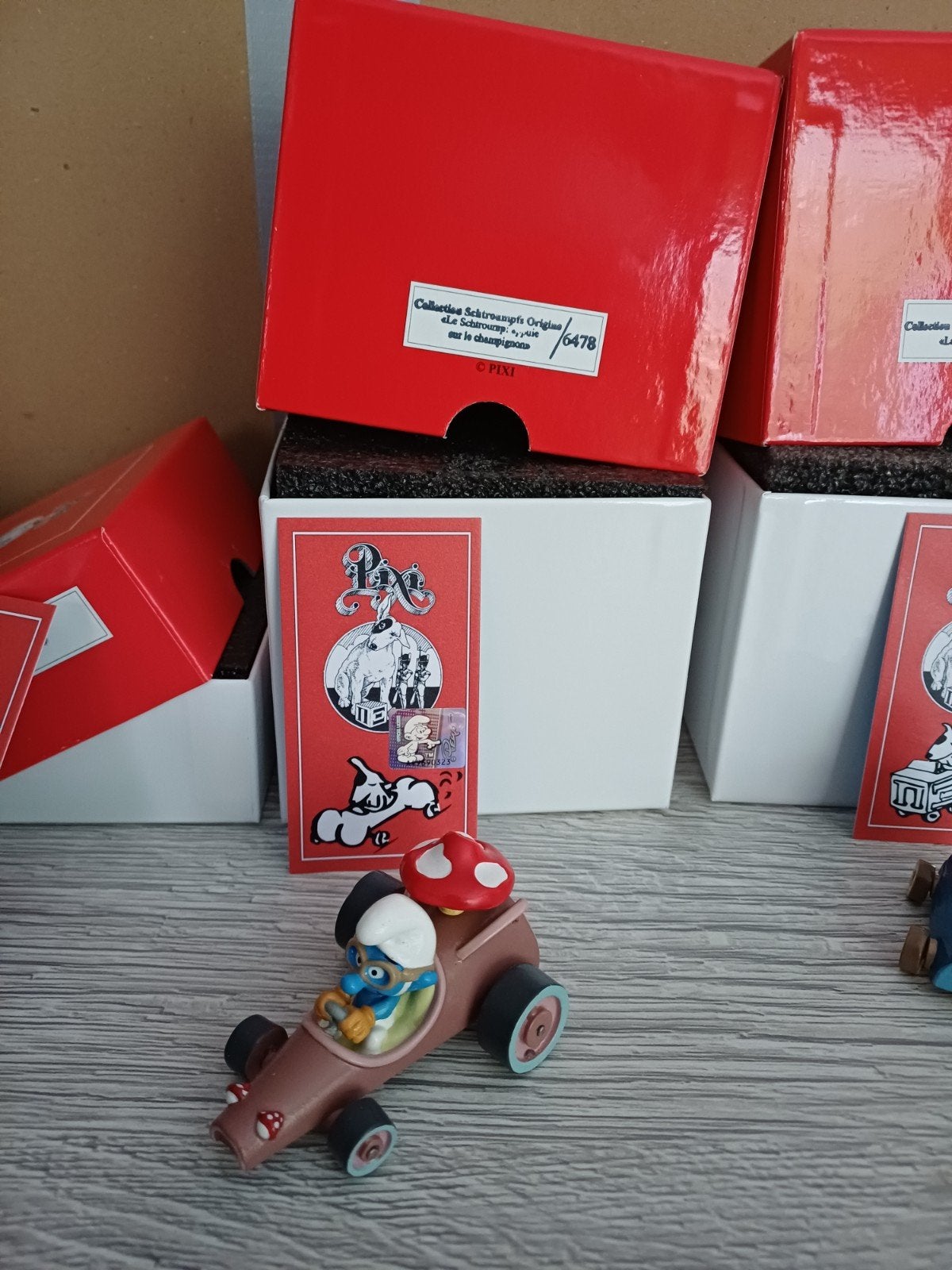 Le schtroumpf appuie sur le champignon Pixi, Collections, Enlèvement ou Envoi, Schtroumpfs, Comme neuf, Statue ou Figurine
