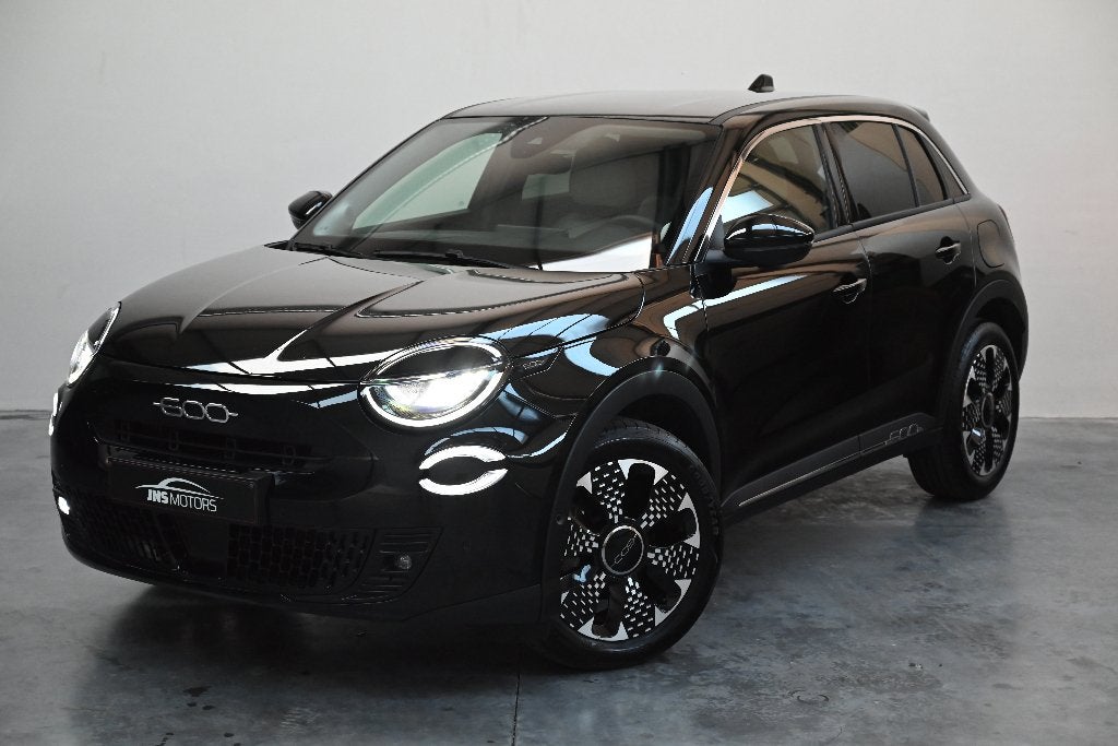 Fiat 600 Hybrid 1.2 Turbo| Leder | ACC | Navi | Camera, Auto's, Fiat, Zwart, Bedrijf, 5 zetels, 5 deurs