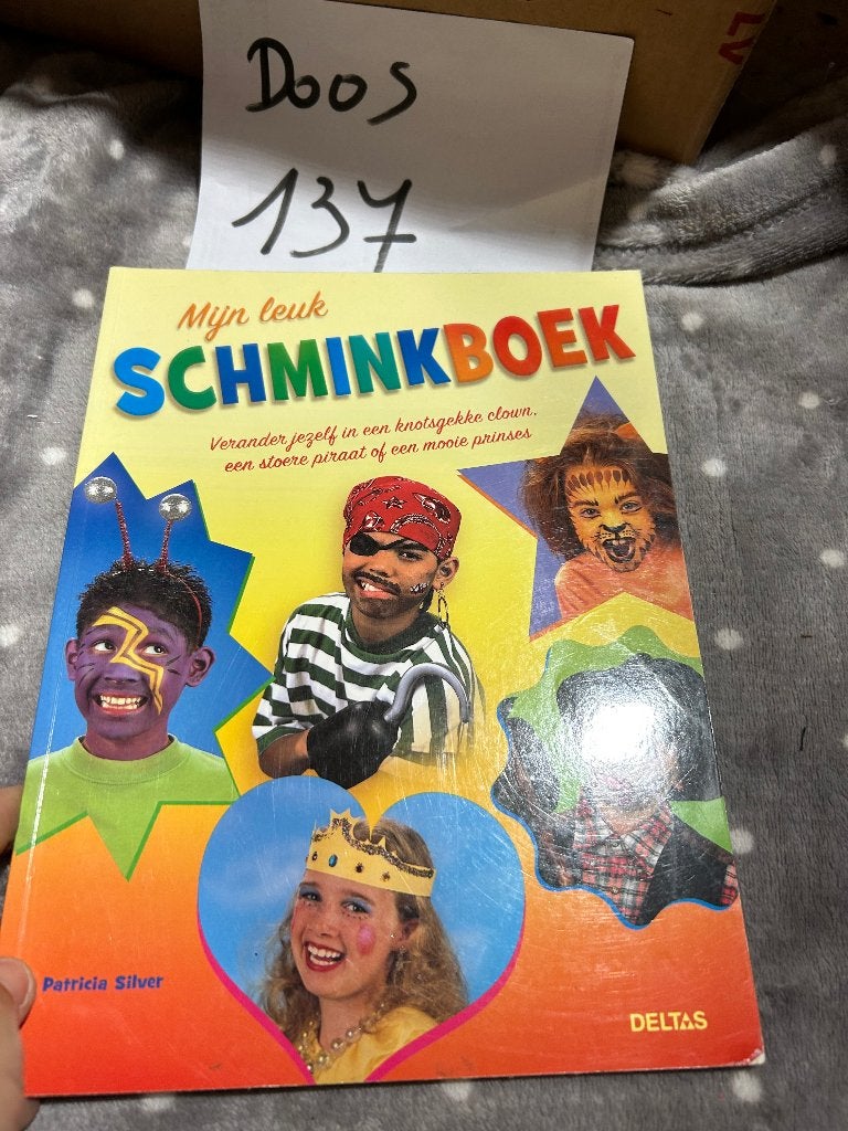 Grimeren schmink boeken, Ophalen of Verzenden, Zo goed als nieuw, Tekenen en Schilderen, Geschikt voor kinderen