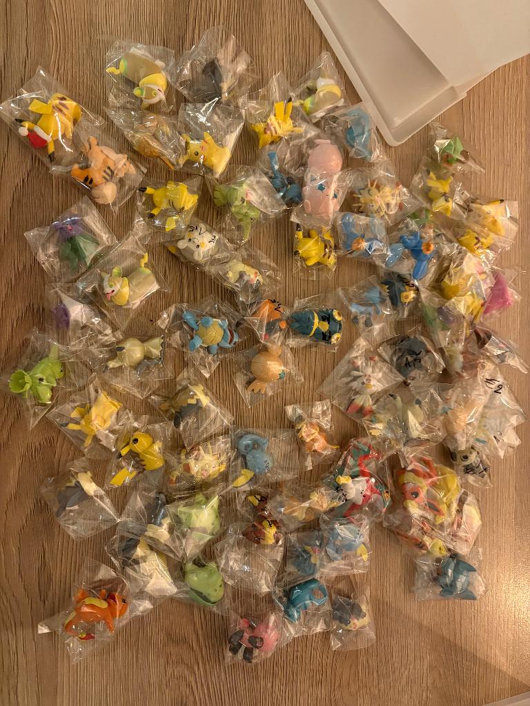 Pokemon poppetjes, Ophalen, Zo goed als nieuw