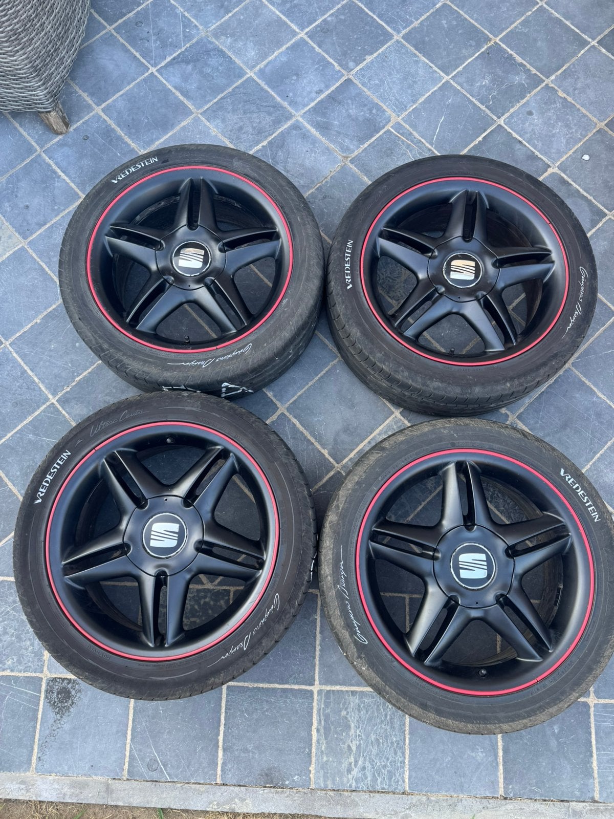 Jantes noires 17" Seat 5x100 repeintes, Autos : Pièces & Accessoires, Pneus & Jantes, Enlèvement, 17 pouces, Pneu(s)