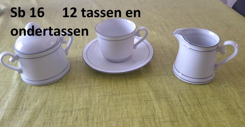 kOFFIESERVIES/ 12 tassen en ondertassen,suierpot,melkkan, Ophalen of Verzenden
