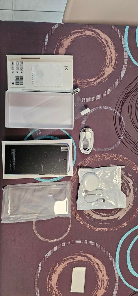 Vend deux Samsung Galaxy S24 Ultra  22 gb / 2Tb dédouaner.