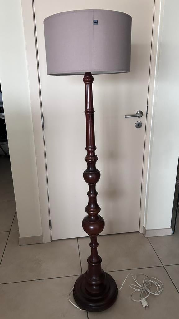 Lampe sur pied avec base en bois et abat-jour en tissu, Enlèvement, Comme neuf, Bois