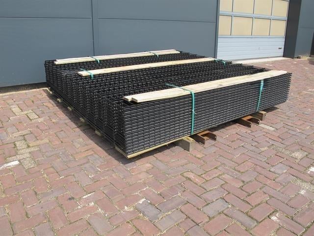 Promo! Nieuwe draadpaenlen 240cm hoog kleur zwart, Tuin en Terras, Ophalen, Nieuw