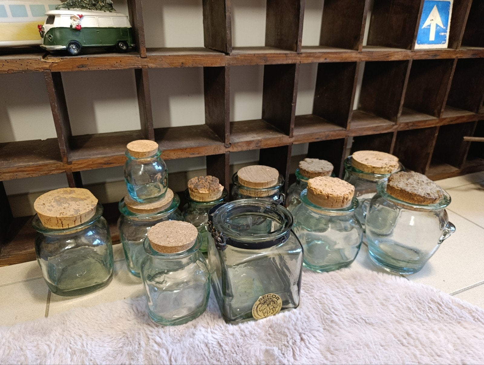 Beau lot de 11 bocaux vintage en verre, Maison & Meubles, Verre, Enlèvement ou Envoi