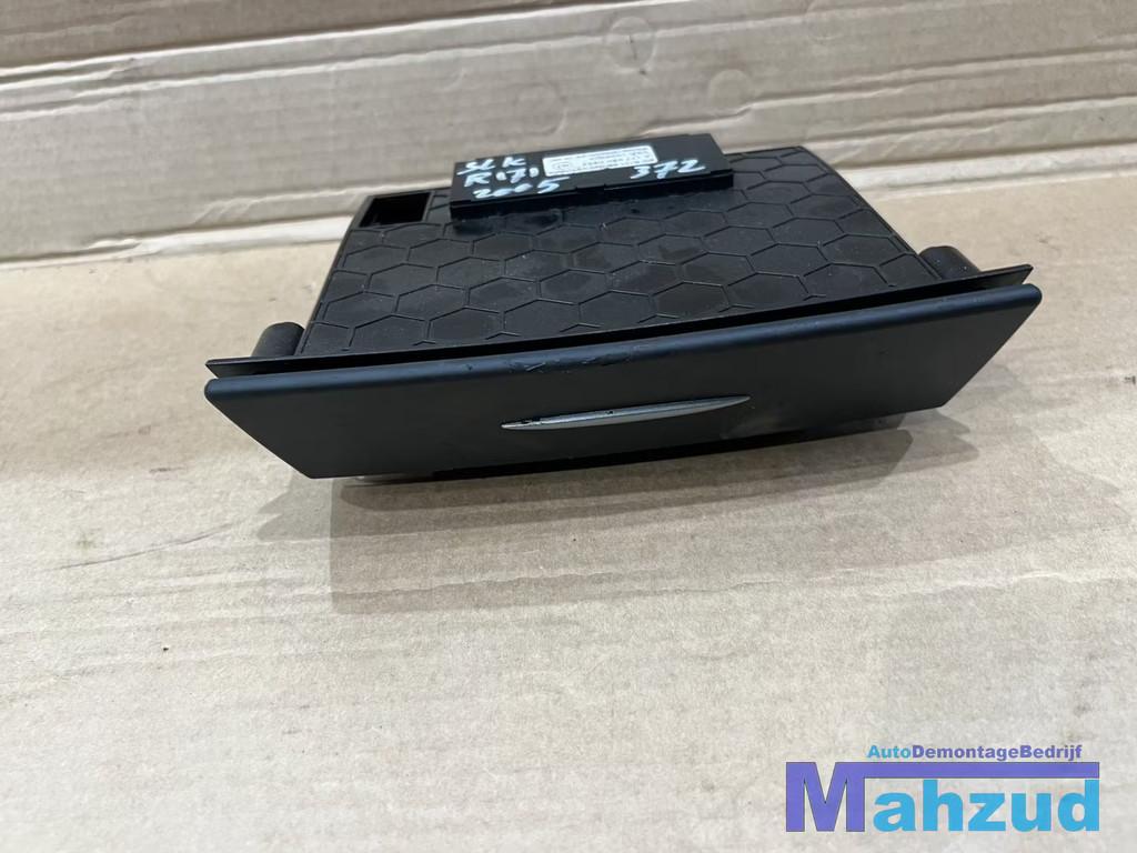 MERCEDES SLK R171 Dashboardla Dashboardvakje A1716800552, Mercedes-Benz AG, Mercedes-Benz, Utilisé, Mercedesstrasse 120
70372  Stuttgart, DE