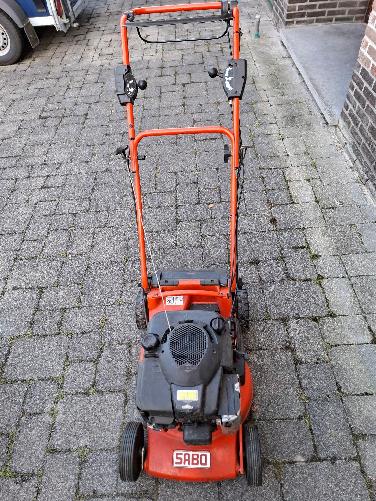 Goed onderhouden grasmachine op benzine merk Sabo, Tuin en Terras, Grasmaaiers, Cirkelmaaier, Gebruikt, Benzine-grasmaaier, 40 t/m 49 cm