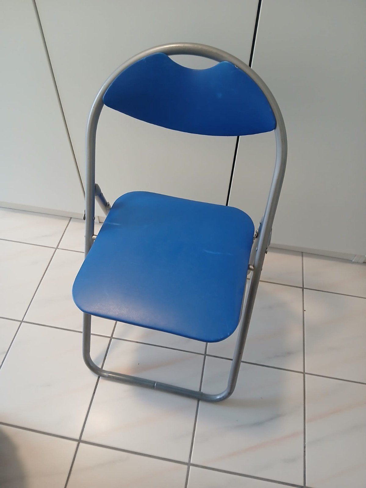 5 klapstoelen, Huis en Inrichting, Stoelen, Ophalen, Kunststof, Blauw, Zo goed als nieuw