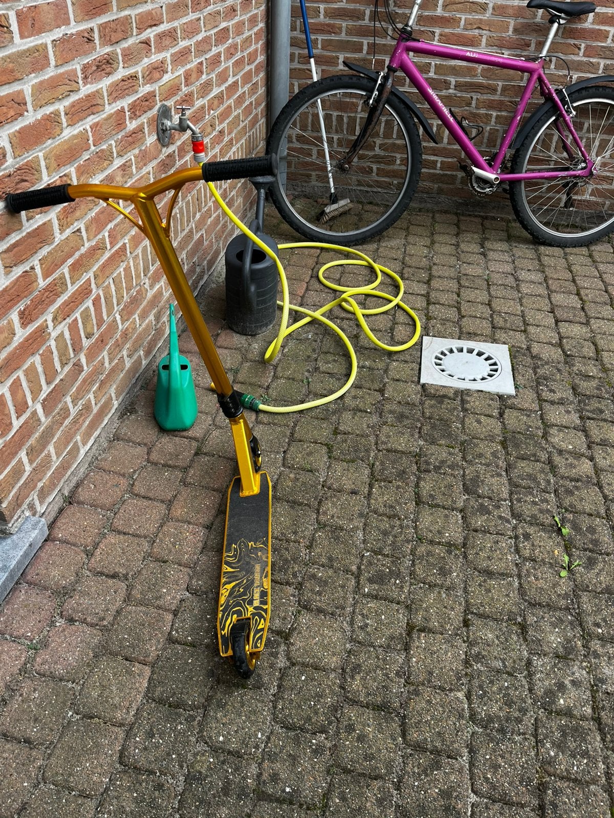Stuntstep, Fietsen en Brommers, Ophalen, Zo goed als nieuw