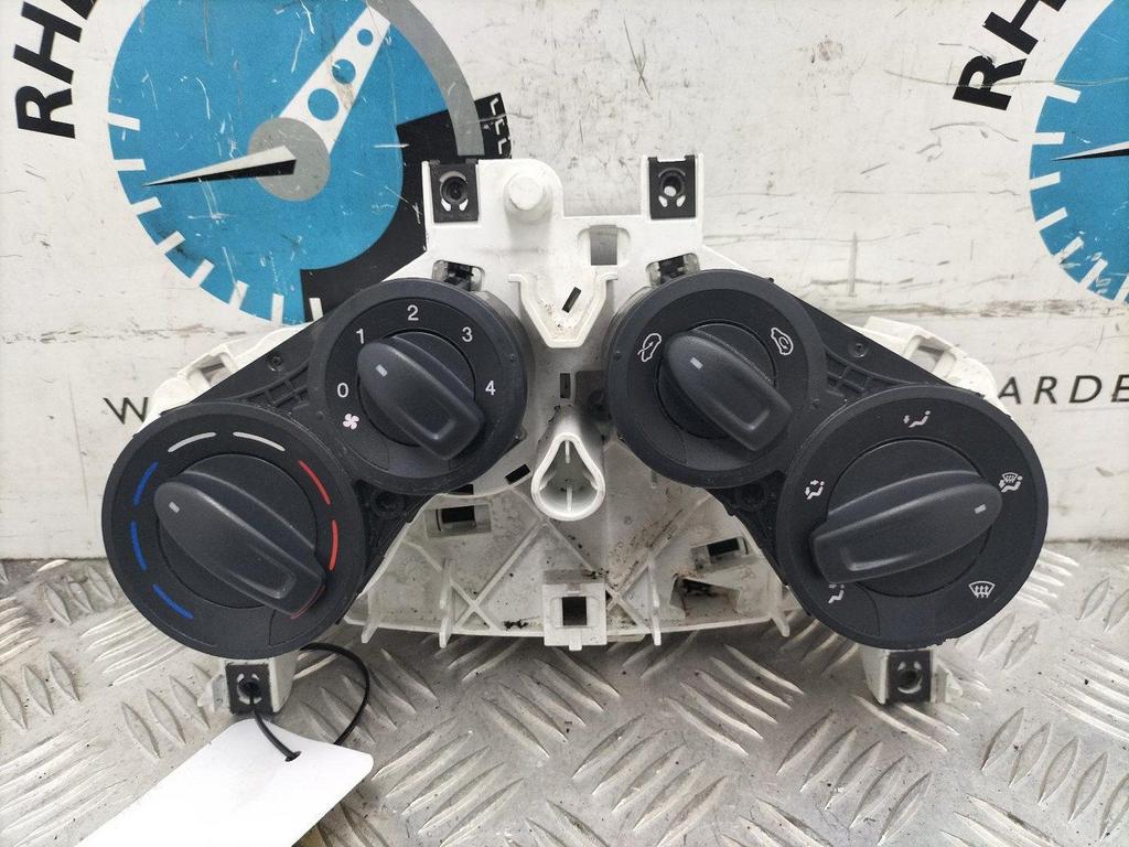 FORD KA RU8 1.2 Limited  KACHEL BEDIENINGSPANEEL 2010, Ophalen of Verzenden, Gebruikt, Stiba lid