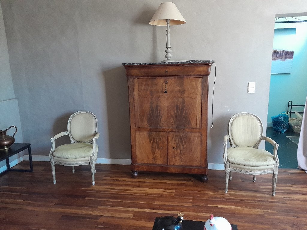 Armoire Secrétaire, Enlèvement