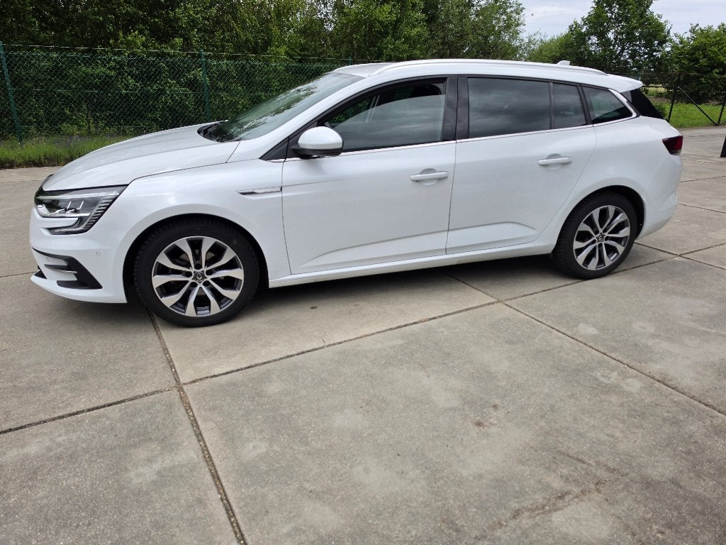Renault Megane Grand Tour 1.4 TCe Automaat + Garantie, Wit, Bedrijf, 5 deurs, https://public.car-pass.be/vhr/0a7bffa0-cd5f-4919-aad3-079d312864f2