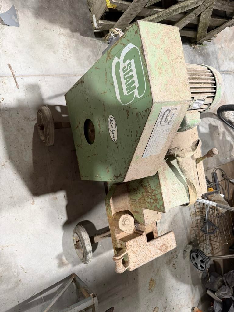 Betonijzer / staal knipmachine, Ophalen, Zo goed als nieuw