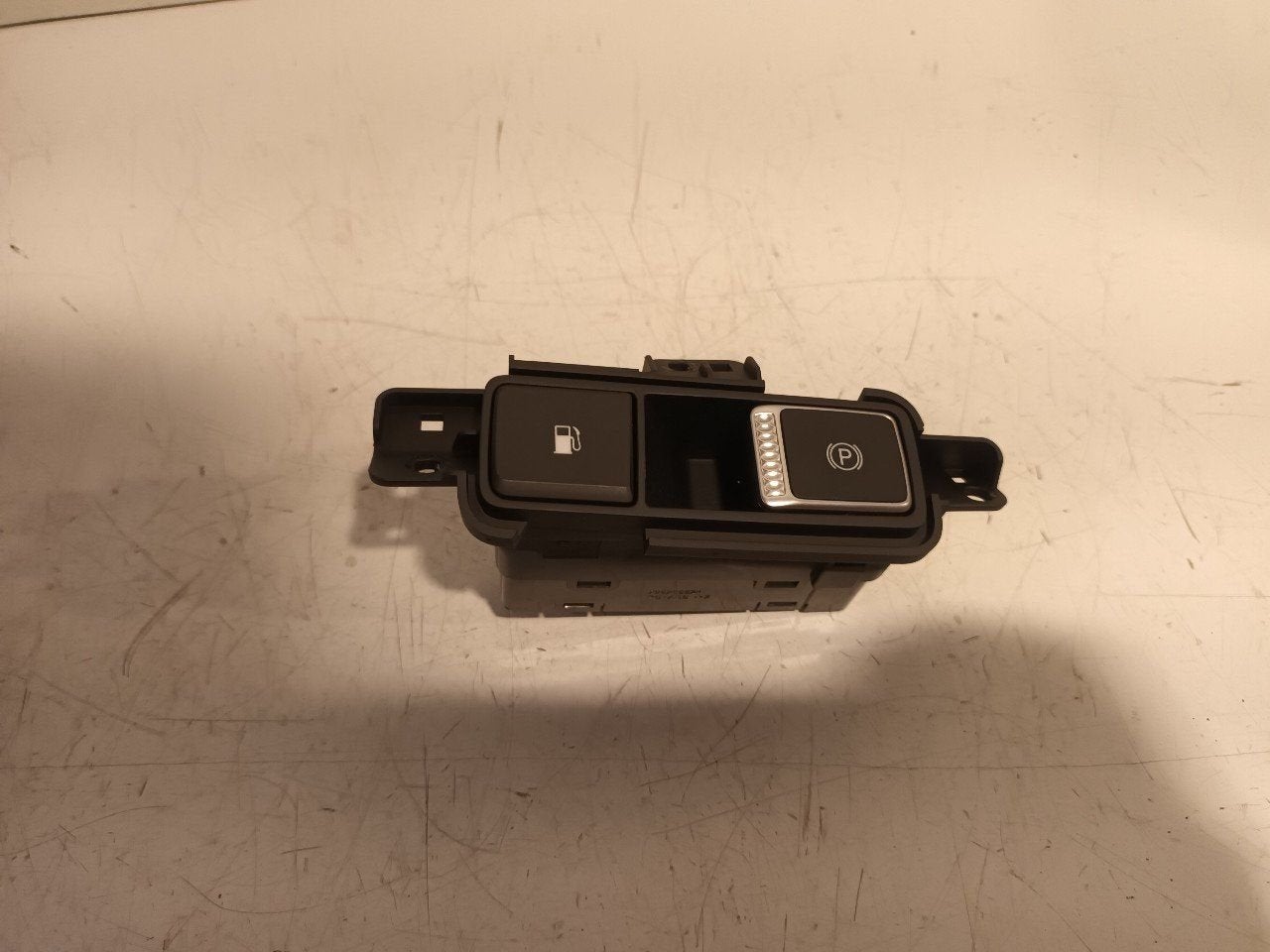 Handrem ontgrendeling Hyundai Santa Fe, Onderdelen@venauto.nl, Van der Ven Autorecycling B.V., Ettenseweg 76, 4706 PB Roosendaal, The Netherlands