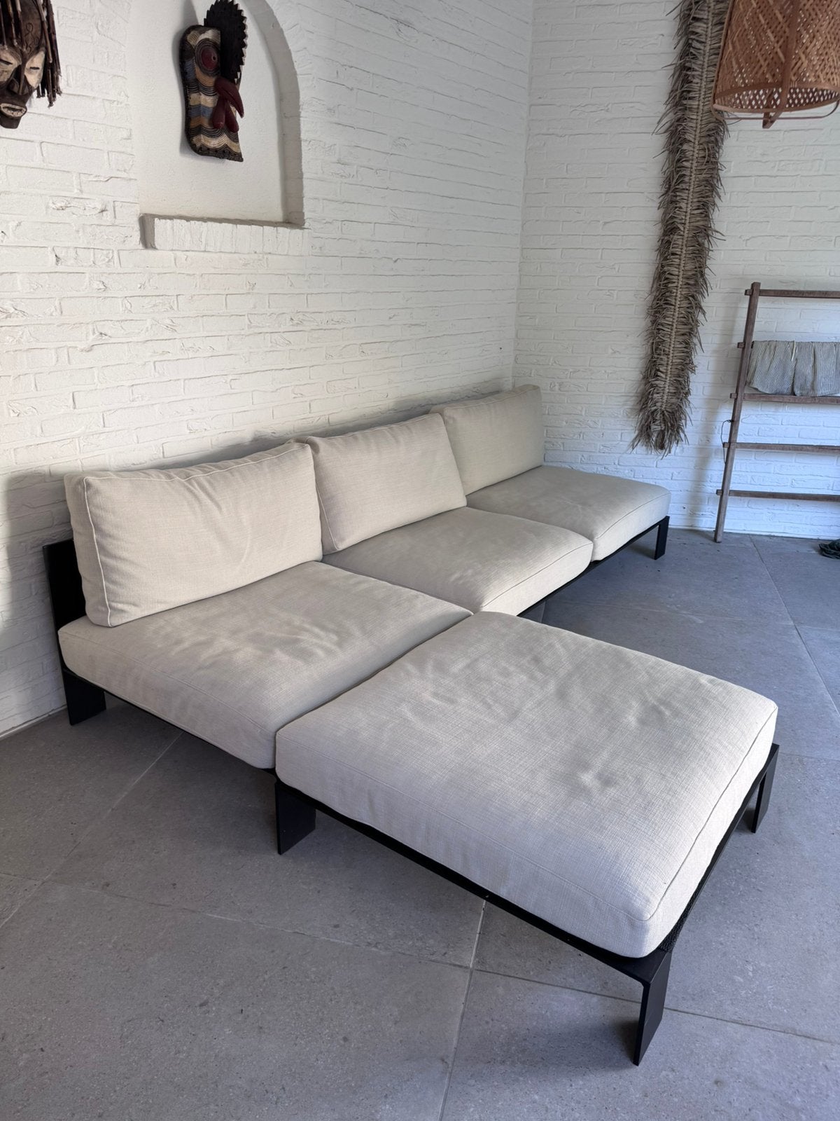 Serax bench tuinbank driezit + poef nieuwstaat, Huis en Inrichting, Ophalen, 250 tot 300 cm, 75 tot 100 cm, Stof